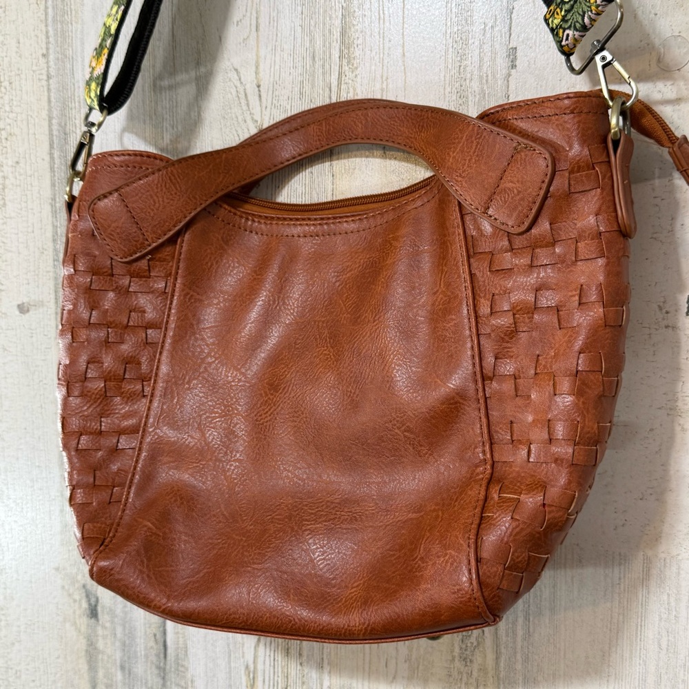 Le Miel Woven-Panel Brown Shoulder Bag with Floral Accent Strap - Picture 4 of 12